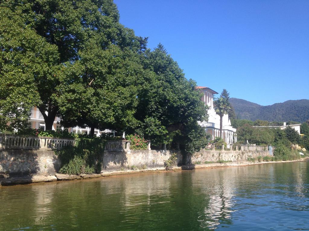 Residence Ville Lago Lugano Porto Ceresio Bagian luar foto