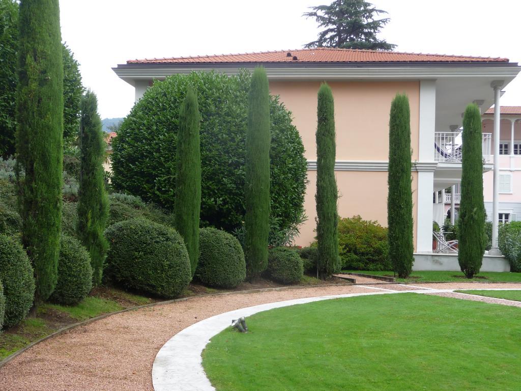 Residence Ville Lago Lugano Porto Ceresio Bagian luar foto